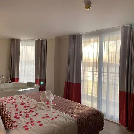 Seaview - Adults Only 16 Hotel