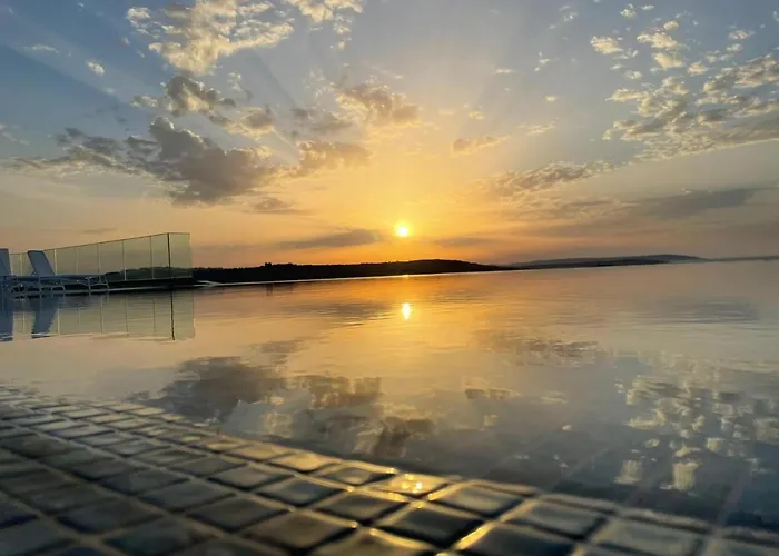 Seaview - Adults Only 16